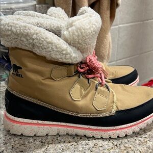 Sorel Tan and Black Women's Rain & Snow Boots